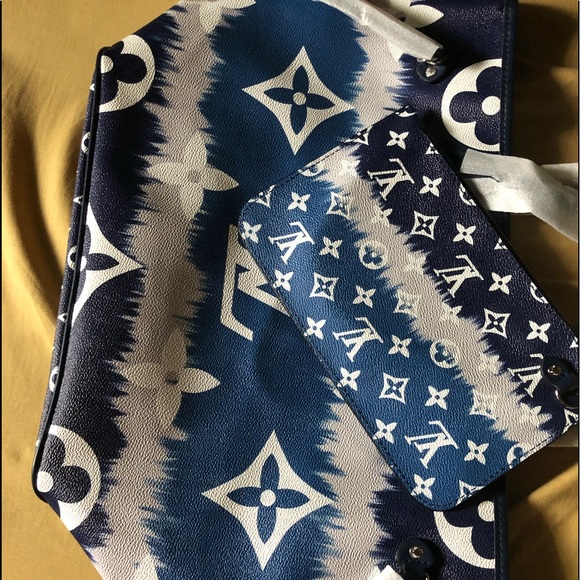 Handbags - 30% off clothes and shoes bundles 3+ exp 12/12/21